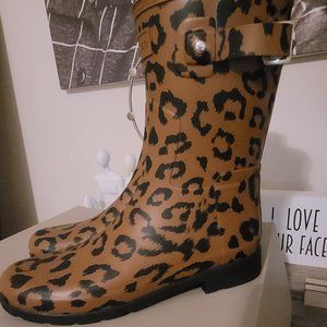 Hunter leopard boots size 8